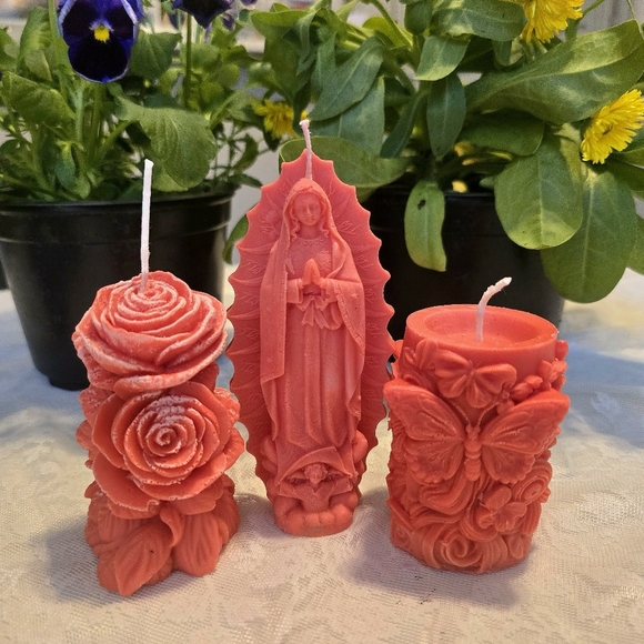 Handmade Sculpted Candles – Custom Colors, Custom Fragrances - Picture 6 of 10